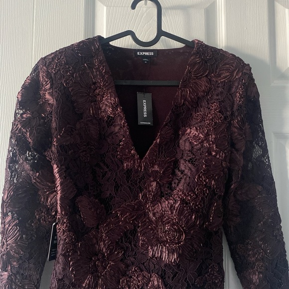 NWT: EXPRESS Lace Embroidered V-Neck Long Sleeve Thong Bodysuit - Picture 2 of 3